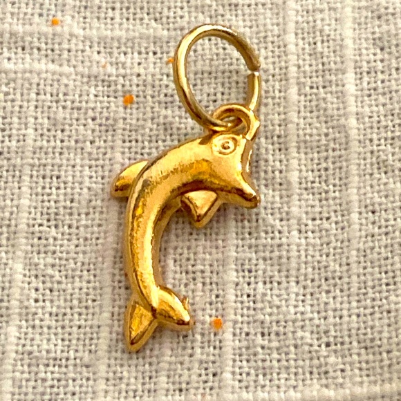 5/$10❤️❤️❤️NEW ROSE GOLD TONE ALLOY DOLPHIN CHARM PENDANT - Picture 1 of 2